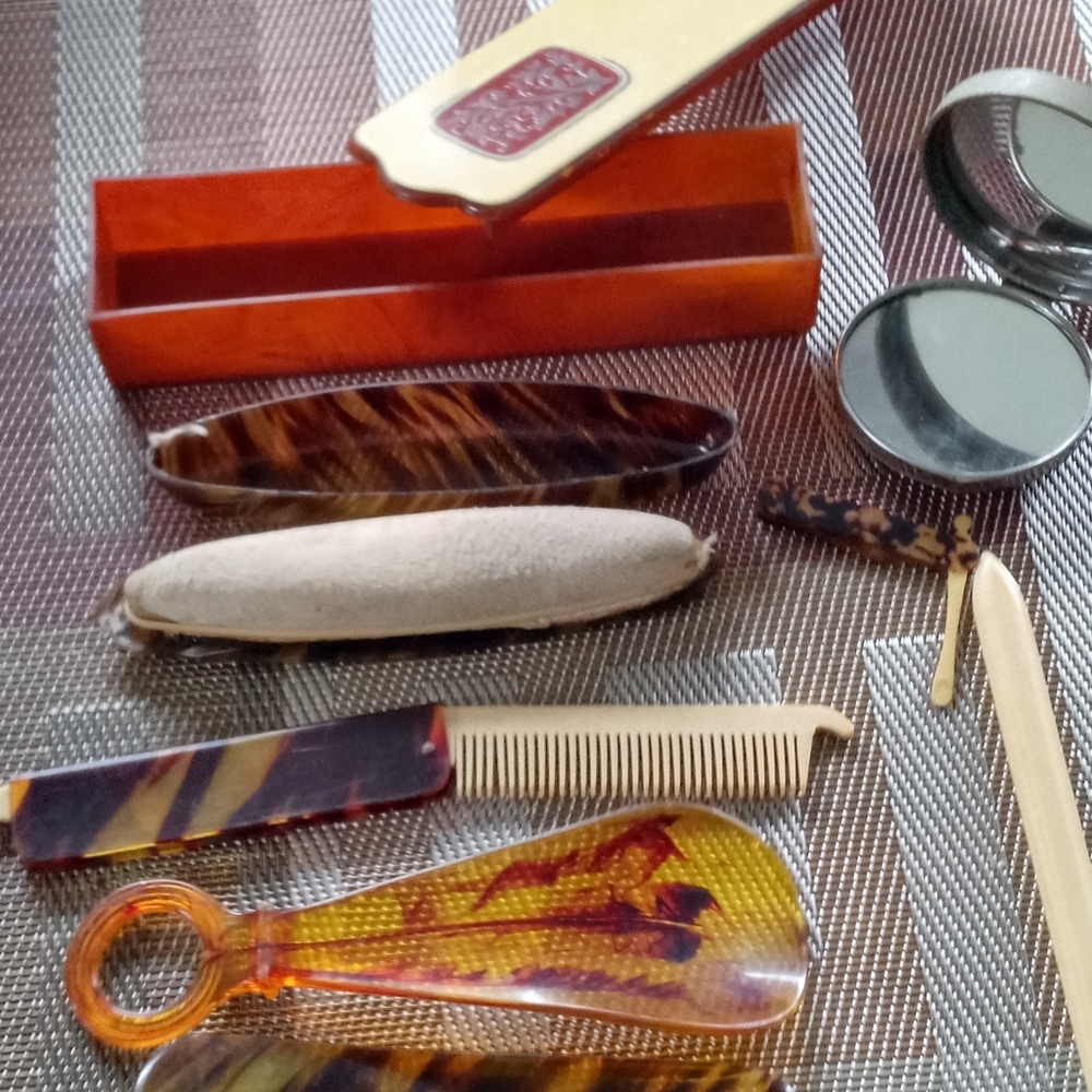Vintage Lot of Vanity Tray/Dresser Accessories - Picture 2 of 2